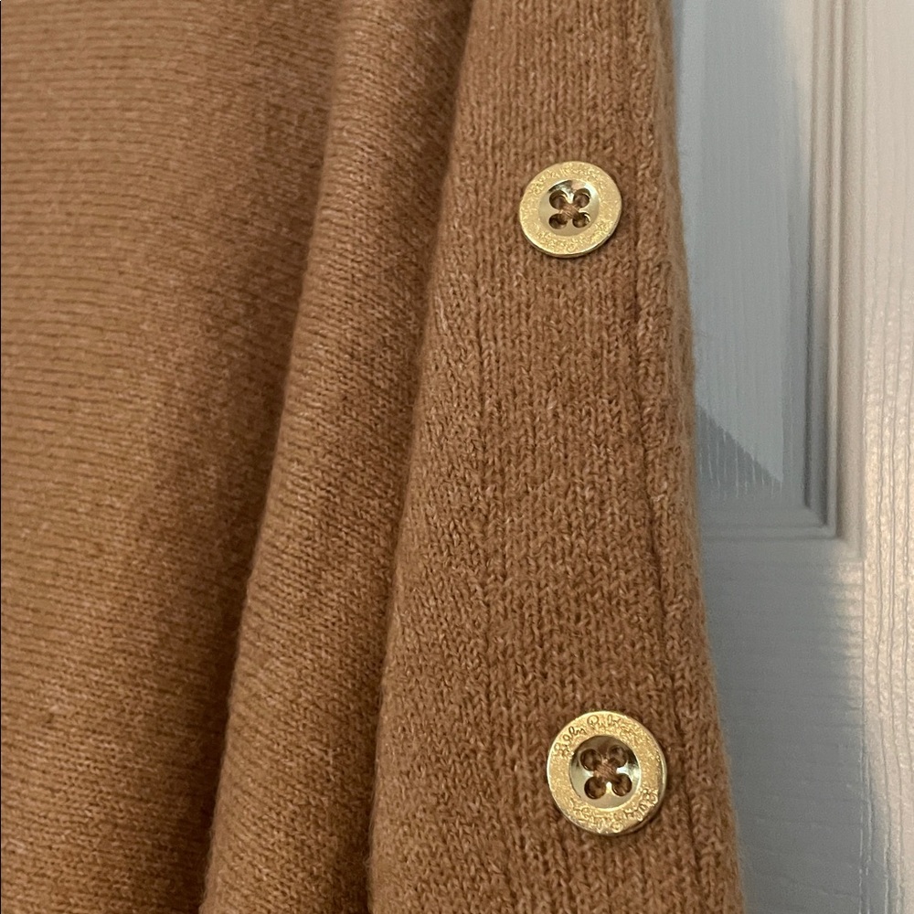 Lilly Pulitzer Button-Accent Bateau Neck Curved Hem Tan Tunic Sweater - Picture 2 of 4